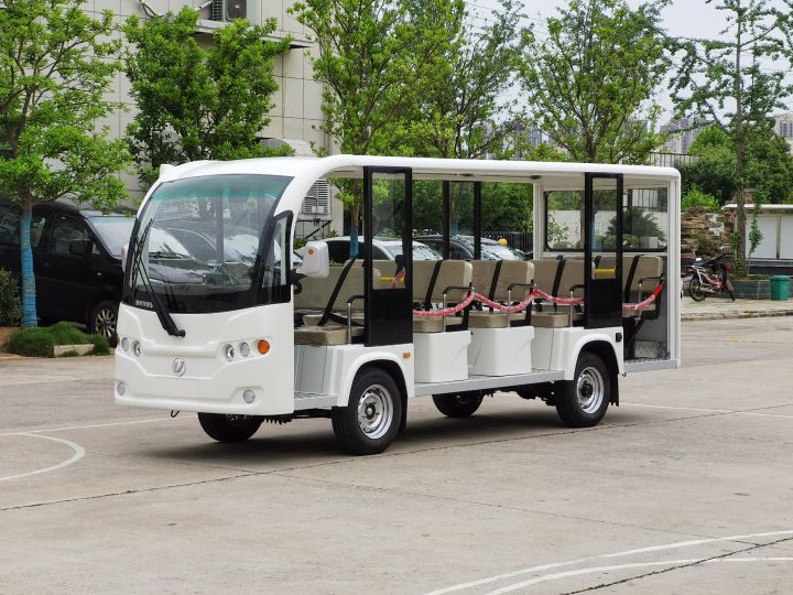 14座敞开观光车