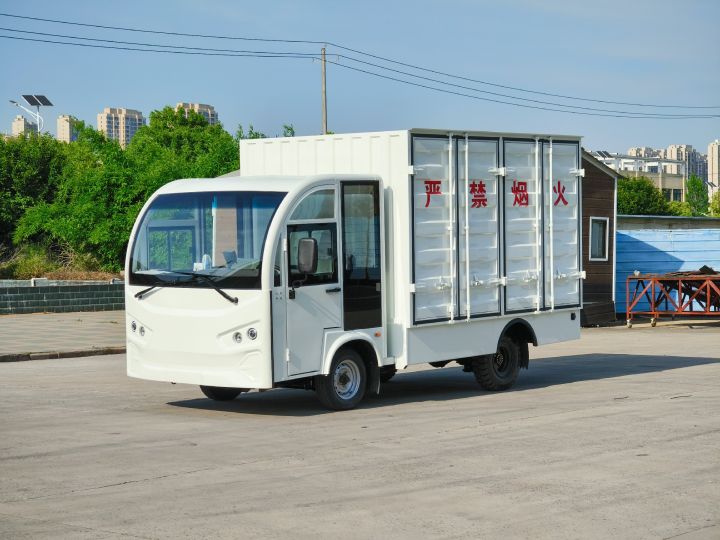 2.5T货箱K封闭白色铁质